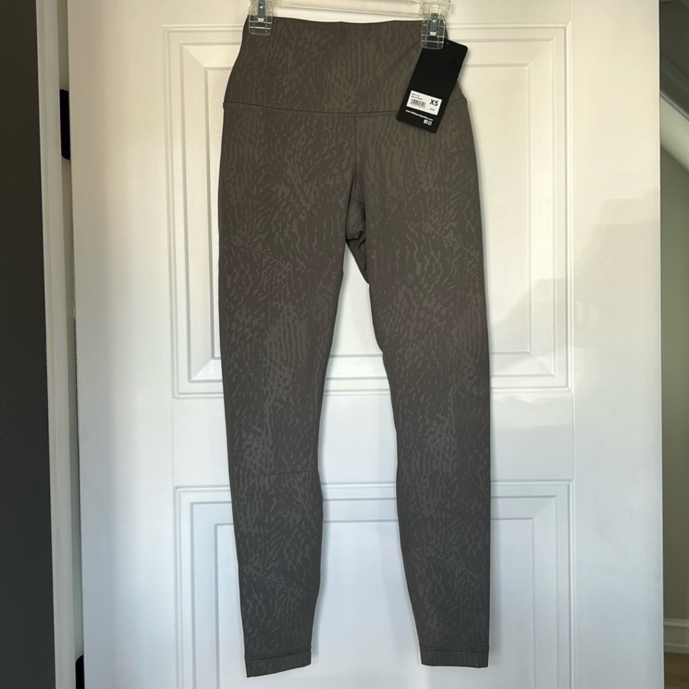 Patterned leggings NWT